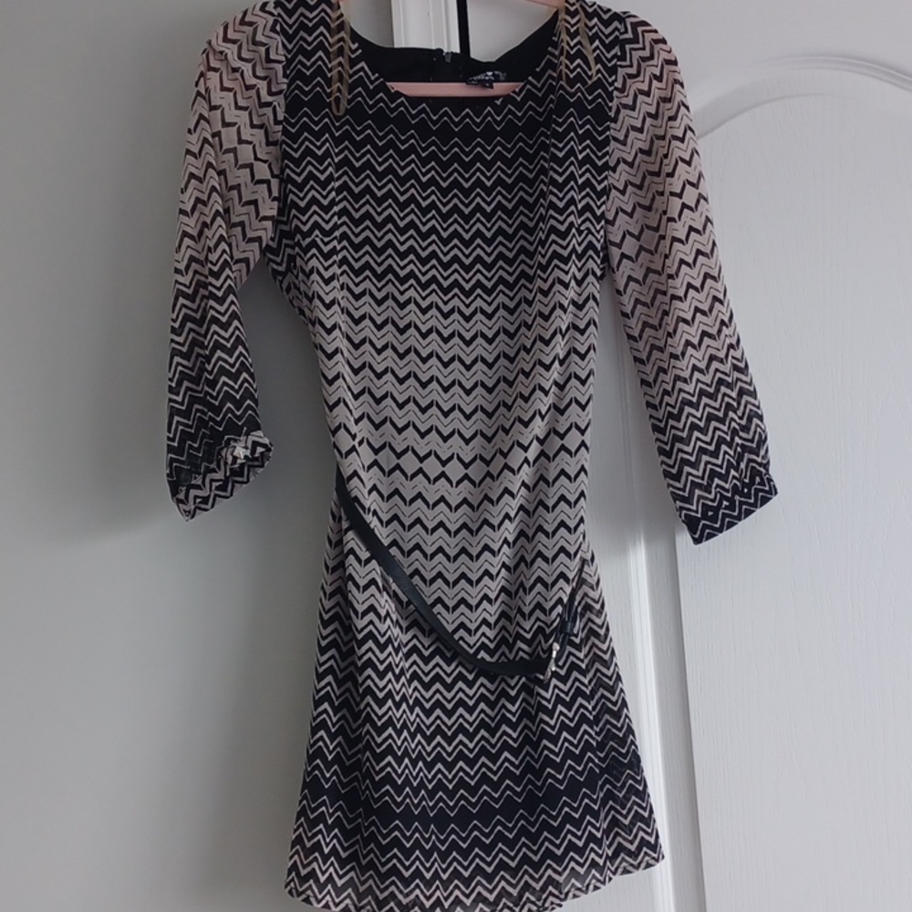 Going out dress, brand: seguin hearts, size is 5